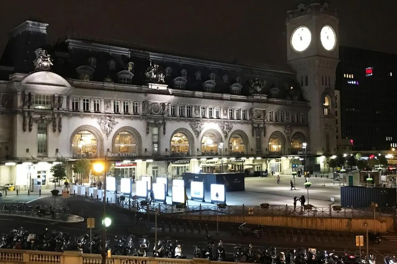 Charming 2 Bedroom With View Of Gare De Lyon דירה